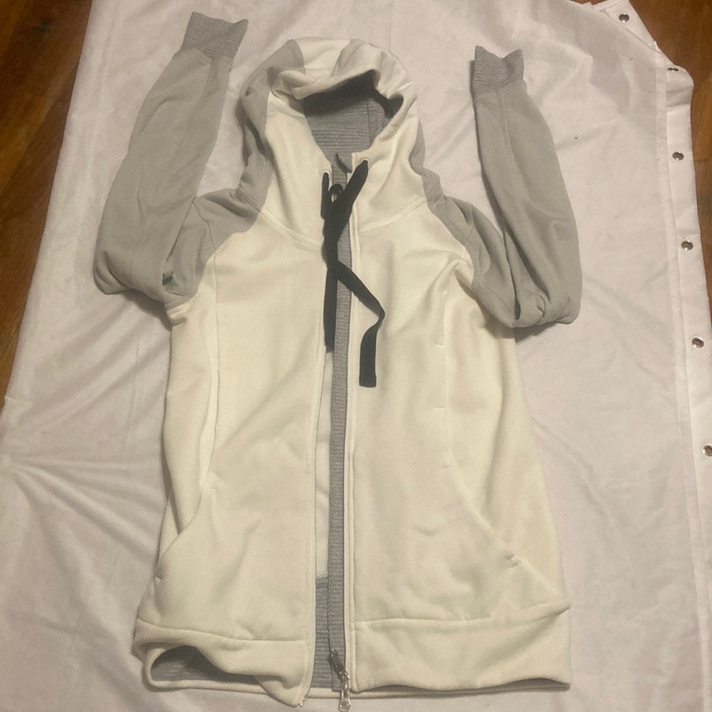 Lululemon Jacket. J8-1